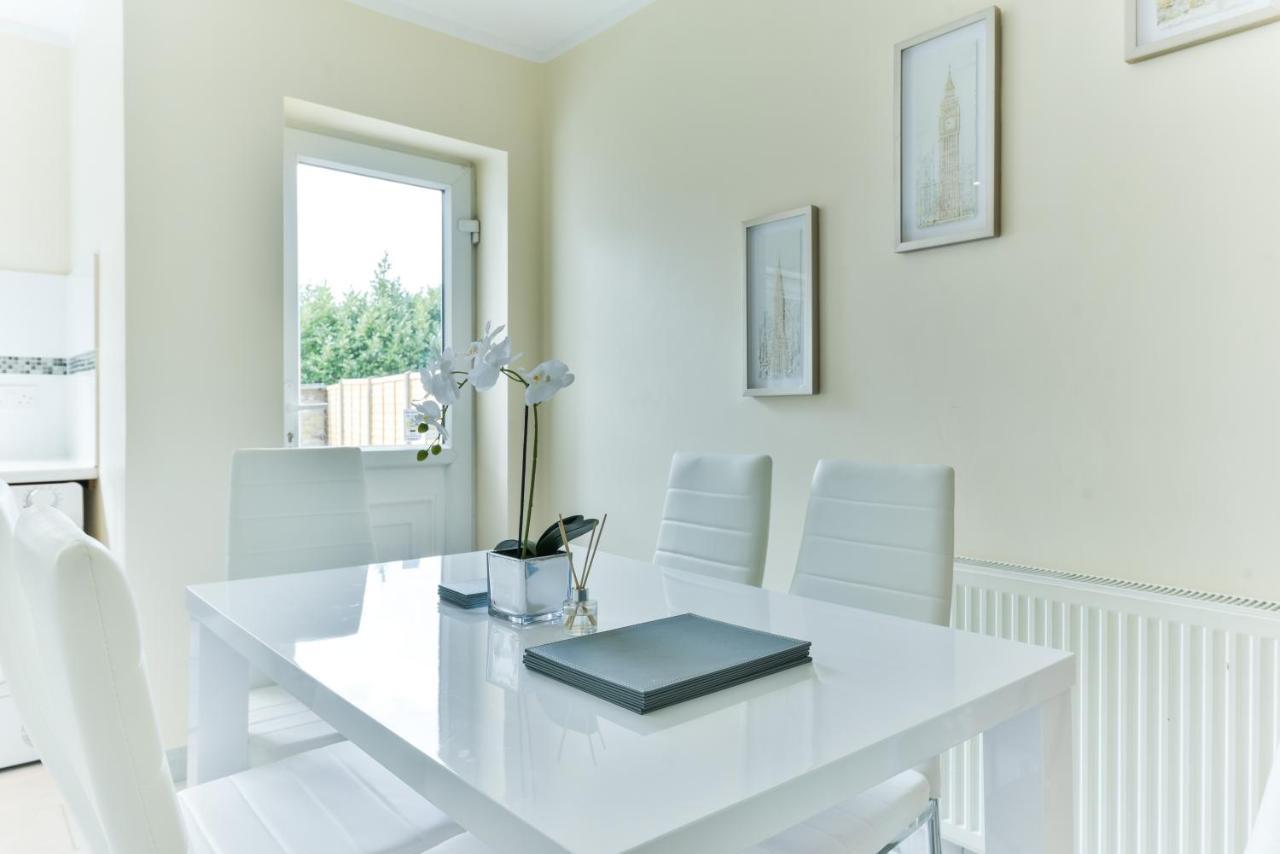 Royal Living Properties Villa Hillingdon Ngoại thất bức ảnh